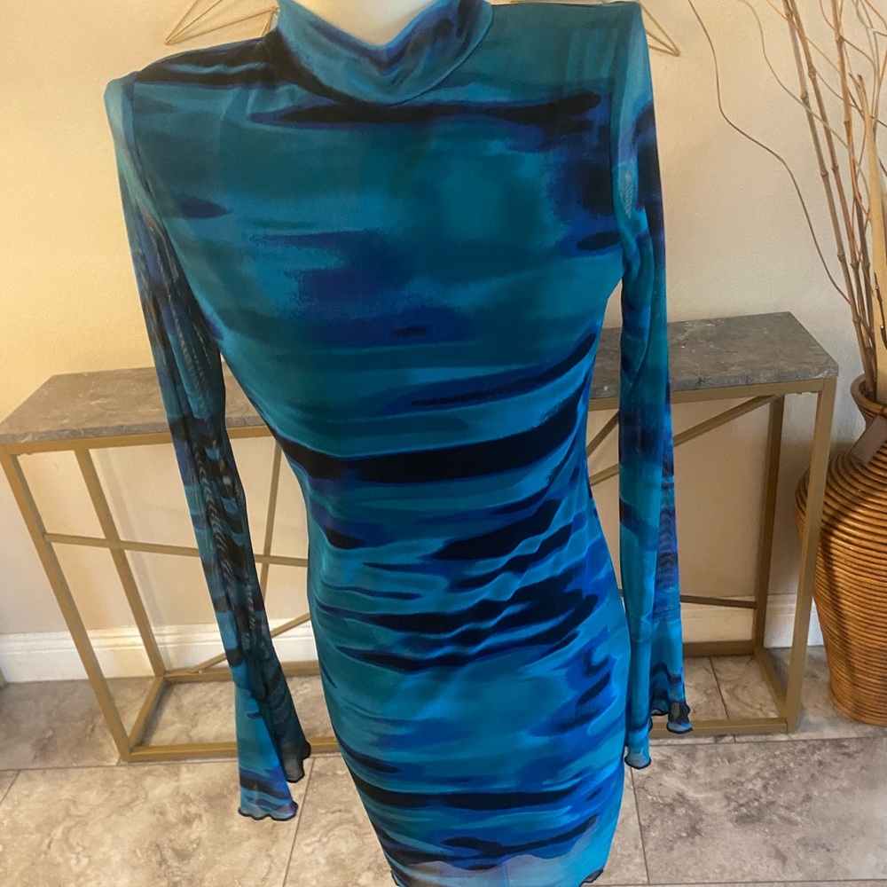 Blue and Green Patterned Women's Dress with Flared Sleeve Cuffs